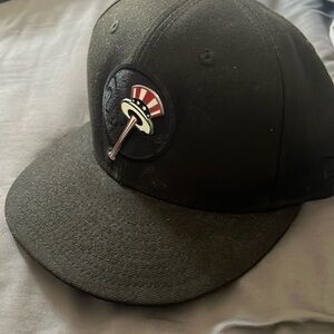 It has a middle plate in the middle